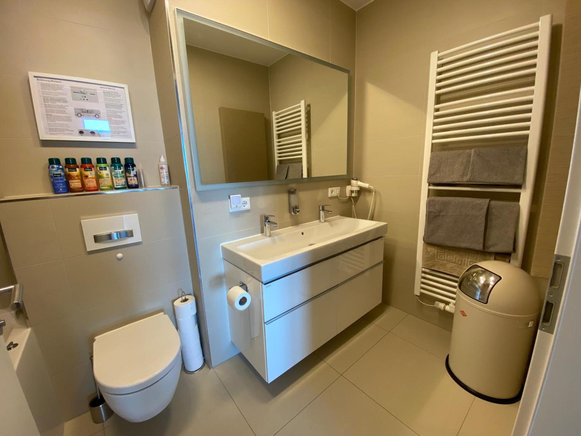 Alpen-Panorama Suite - Einzigartige Privatsuite Hoch Ueber Muenchen, 12Tes Og, Alpenblick, Loggia, Whirlpool, 15 Minuten Zum Zentrum, Ruhe Und Erholung In Der Stadt Muenchen Fuer Privat Und Geschaeftlich Reisende מראה חיצוני תמונה